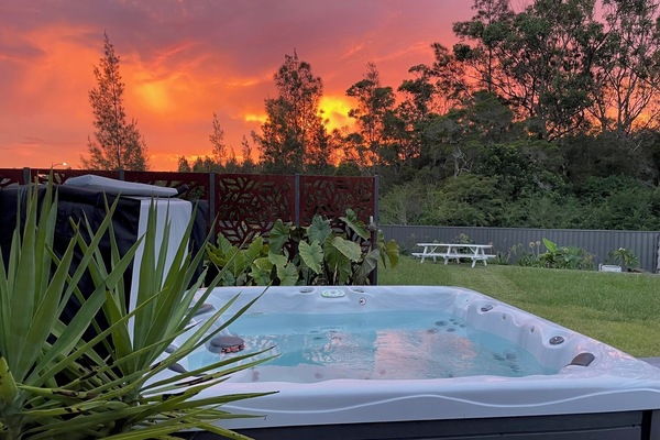 Outdoor spa tub