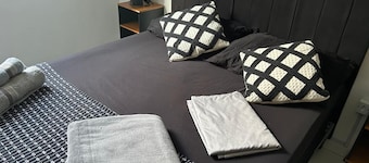 Studio Comfort with air conditioning, Wi-Fi, and workspace in the city center, kitchen, and close to the ferry terminal.
