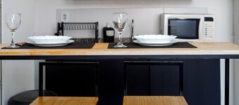 Studio Comfort with air conditioning, Wi-Fi, and workspace in the city center, kitchen, and close to the ferry terminal.