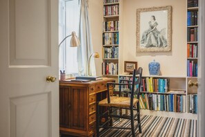 Interior - The Folly - sleeps 6 guests  in 3 bedrooms (Leominster)