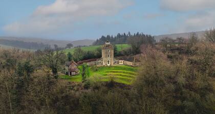 The Folly - sleeps 6 guests in 3 bedrooms