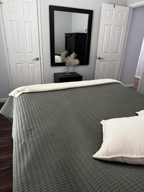 3 bedrooms, iron/ironing board, free WiFi, bed sheets -  3-bedroom house in Arlington, 20 minutes from AT&T Stadium and the Stockyards. (Arlington)