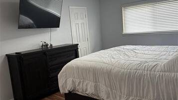 3 chambres, fer et planche à repasser, Wi-Fi gratuit, draps fournis
