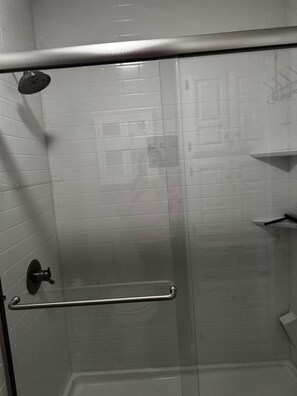 Shower, towels, soap, toilet paper -  3-bedroom house in Arlington, 20 minutes from AT&T Stadium and the Stockyards. (Arlington)
