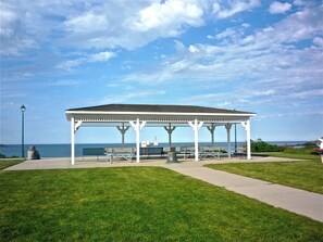 Terrace/patio - Surfside at Short Sands - 3 min walk to Short Sands - York - Pool - Hot Tub (York)