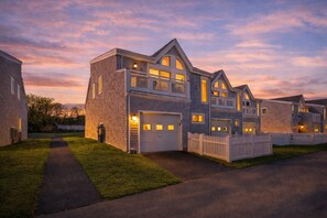 Exterior - Surfside at Short Sands - 3 min walk to Short Sands - York - Pool - Hot Tub (York)