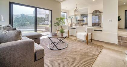 12 ppl, 5 BD, prime location, steps from Marina Coral, gated community