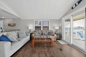 Living area - Sea Lane - Ocean City Bayfront Coastal Escape (Ocean City)