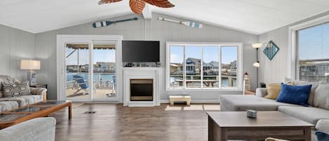 TV, fireplace