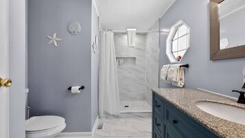 Shower, towels, shampoo