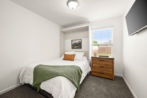 Room - Gonzales Work+Stay House near HWY 30/44 & I-10 (Gonzales)