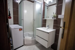 Douche, serviettes fournies