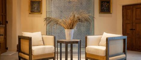 Luxury Single Room, Balcony, Valley View | Interior