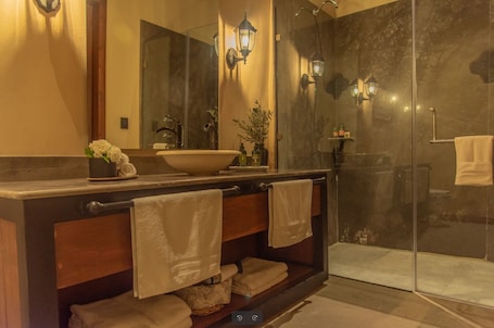 Luxury Single Room, Balcony, Valley View | Bathroom. Hacienda Zotoluca