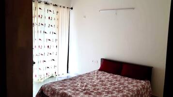 3 bedrooms, iron/ironing board, bed sheets