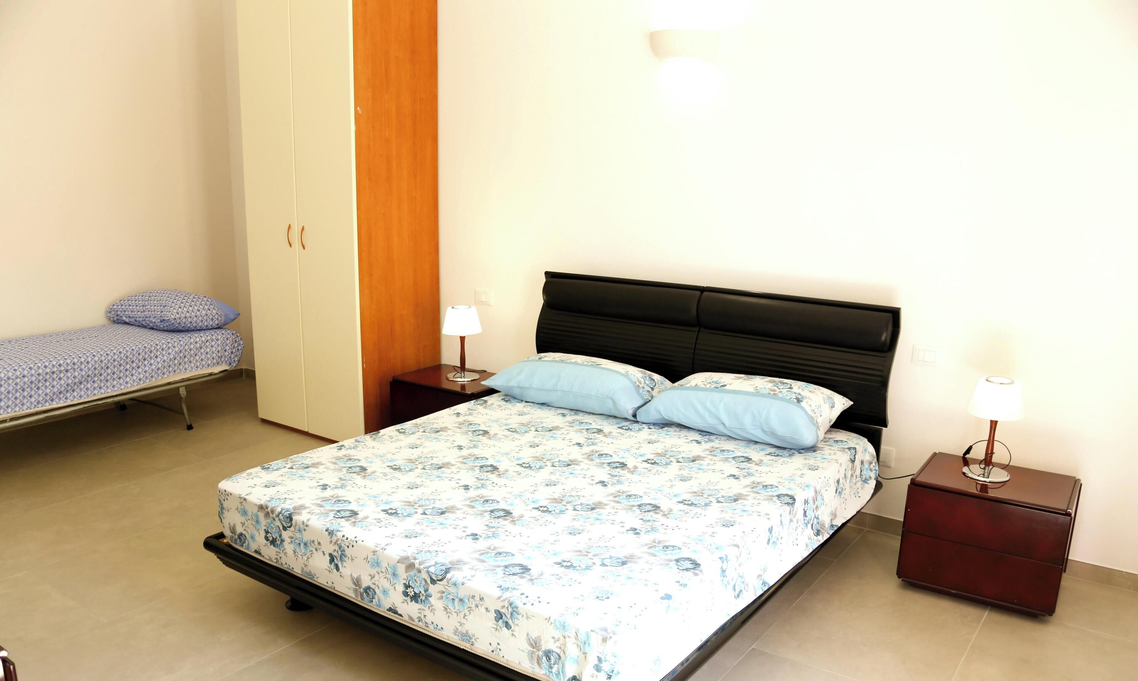 2 bedrooms, desk, iron/ironing board, bed sheets