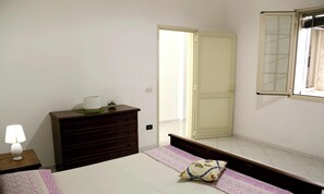 2 bedrooms, iron/ironing board, bed sheets - Holiday Home Valentina in the center of Porto Cesareo (Porto Cesareo)