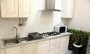Fridge, microwave, oven, coffee/tea maker - Holiday Home Valentina in the center of Porto Cesareo (Porto Cesareo)