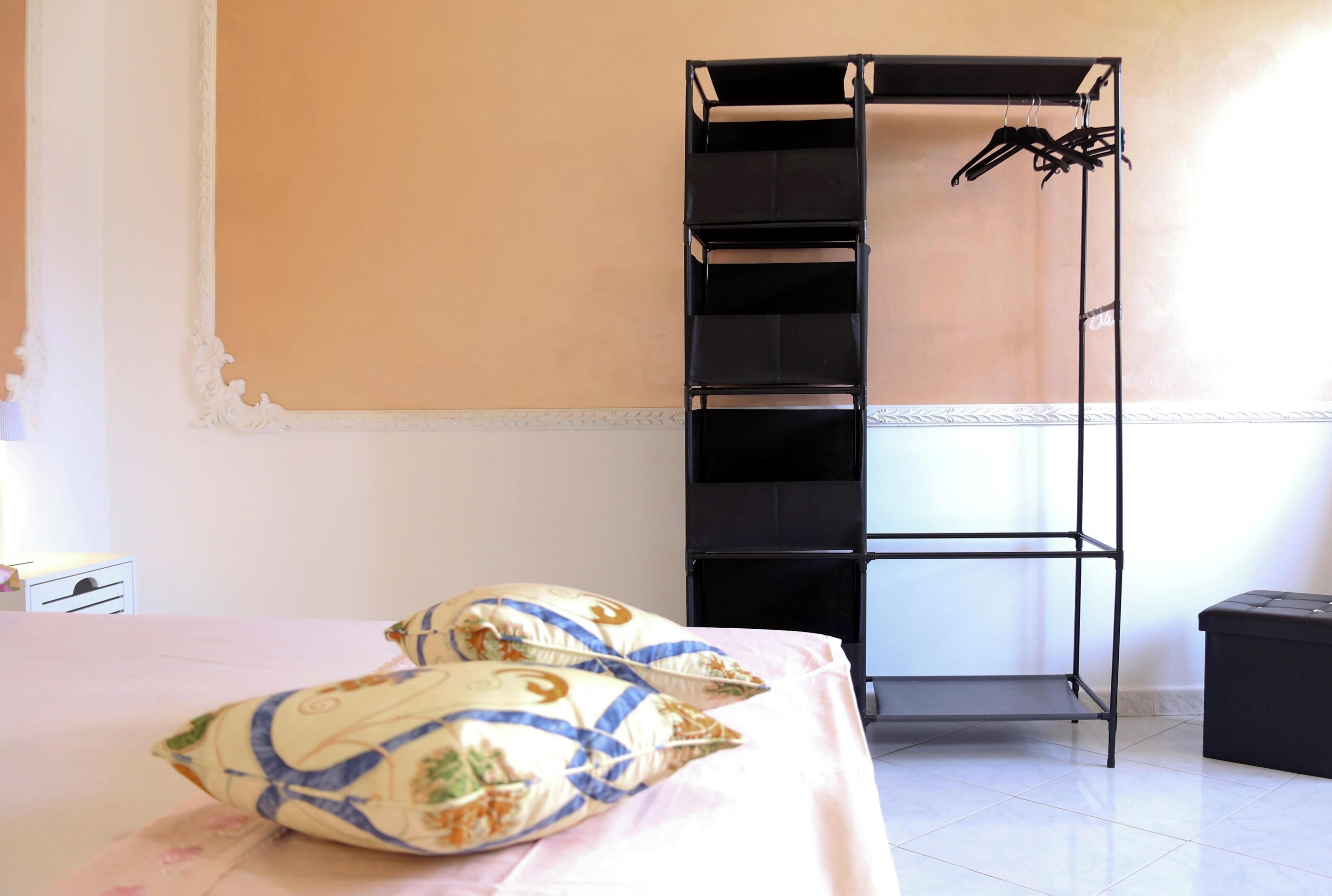 2 chambres, fer et planche à repasser, draps fournis