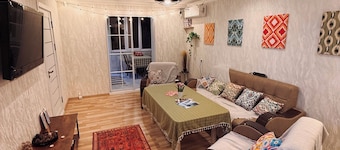 Cozy 2-bedroom apartment in tranquil Samarqand with AC. Center