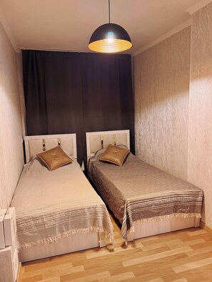 Room - Cozy 2-bedroom apartment in tranquil Samarqand with AC. Center (Samarqand)