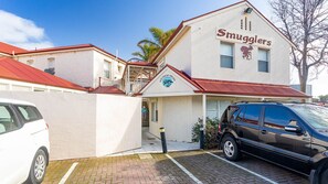 Property grounds - No 11 The Smugglers Inn (Victor Harbor)
