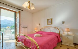 2 bedrooms, iron/ironing board, free WiFi - Lovely apartment in Maissana with WiFi (Maissana)