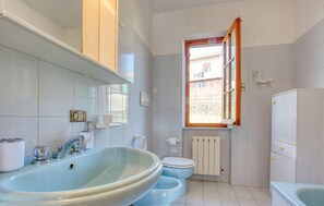 Hair dryer - Lovely apartment in Maissana with WiFi (Maissana)