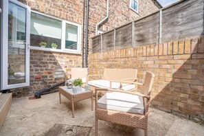Terrace/patio - 10 Fairfax Street -  a family break that sleeps 4 guests  in 2 bedrooms (York)