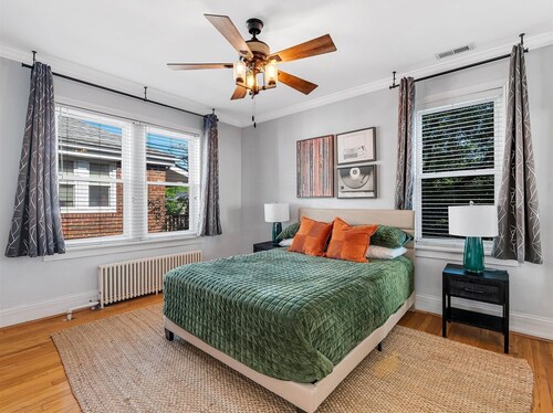 Spacious 4BR Home w/Game Room. Walk to Delmar Loop