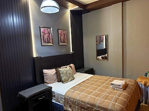 Basic Room | Desk, free WiFi