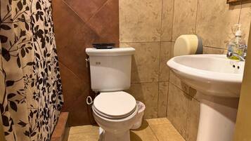 Basic Room | Bathroom