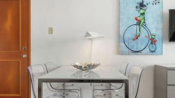 Deluxe-Studio, Balkon, Blick auf die Lagune | Speisen