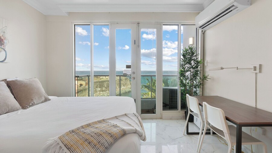 Condado Lagoon - Lux Waterfront Studios