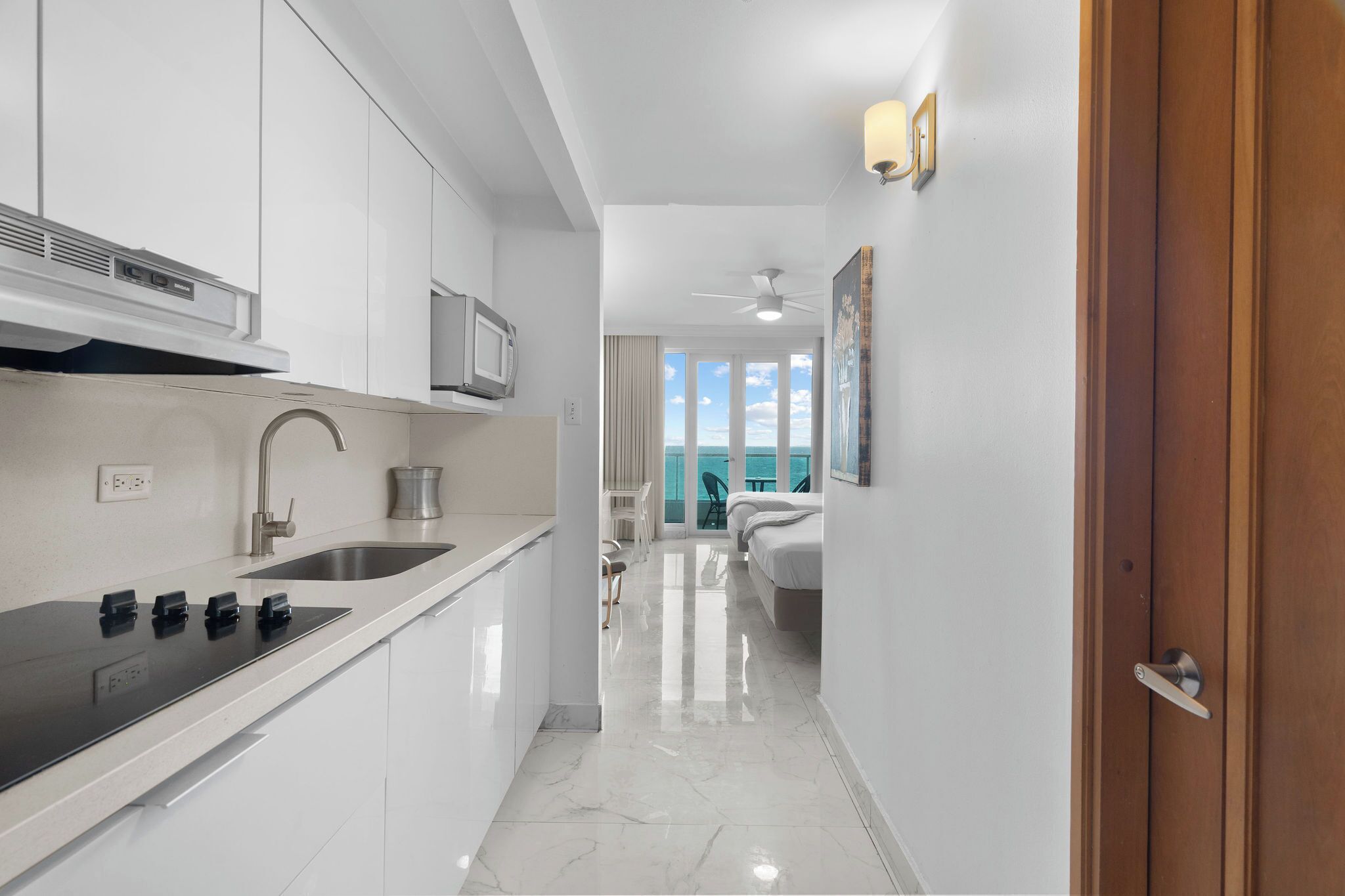 Superior Studio, Balcony, Lagoon View | Private kitchen
