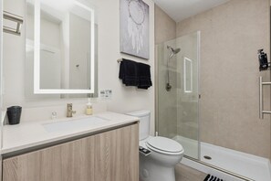 Shower, hair dryer, towels, soap - Stylish Pool Home Near Disney | BBQ + Spacious Retreat for 10 (Clermont)