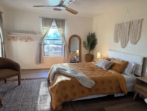 Room - Vino & Vibes - 3BR - Peaceful Hot Tub + Beautiful Views + Game Room + PETS OK (Sonoita)