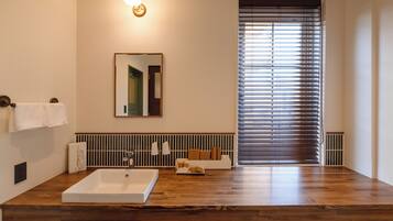 Midori, Non Smoking | Bathroom | Separate bathtub and shower, free toiletries, hair dryer
