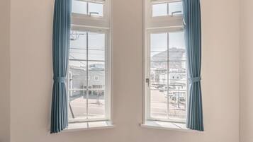 Gunjo, Non Smoking | In-room safe, individually decorated, blackout drapes