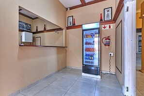 Gift shop - Room-45 On Westmoreland Luxury Guest Hou (Johannesburg)
