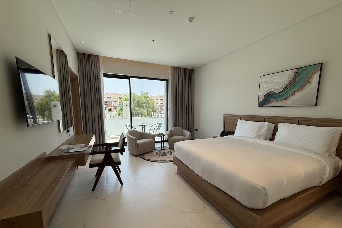 Deluxe King Room | Premium bedding, Select Comfort beds, minibar, in-room safe