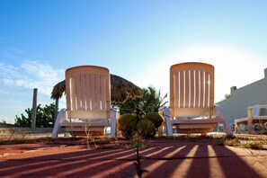 Property grounds - Oceanfront Private 7-bedroom house with AC in vibrant Zihuatanejo (Zihuatanejo)