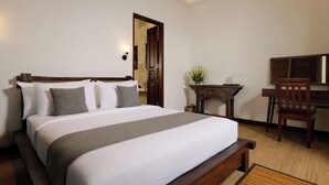 A neatly arranged hotel room with a large bed, a desk, and a chair. - 5 Bedroom Villa in Ubud with Jungle view (Ubud)