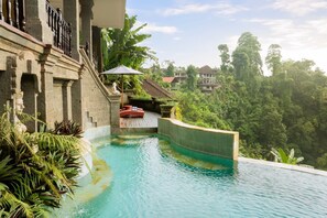Outdoor pool - 5 Bedroom Villa in Ubud with Jungle view (Ubud)