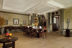 Dining - 5 Bedroom Villa in Ubud with Jungle view (Ubud)