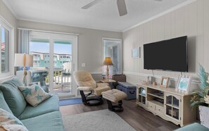 Living area - 2 bedroom 2 bath over looking the pool , facing the ocean!!! (Atlantic Beach)