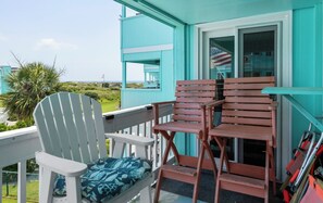 Property grounds - 2 bedroom 2 bath over looking the pool , facing the ocean!!! (Atlantic Beach)