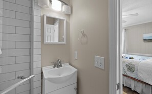 Bathroom - 2 bedroom 2 bath over looking the pool , facing the ocean!!! (Atlantic Beach)