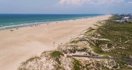 2 bedroom 2 bath over looking the pool , facing the ocean!!!