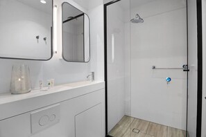 Hair dryer - Prime 2BR CBD | Walk Everywhere | Pool + Gym (Melbourne)